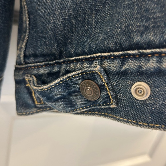 Levi's Blue Denim Jacket with Sherpa Collar - Picture 7 of 11